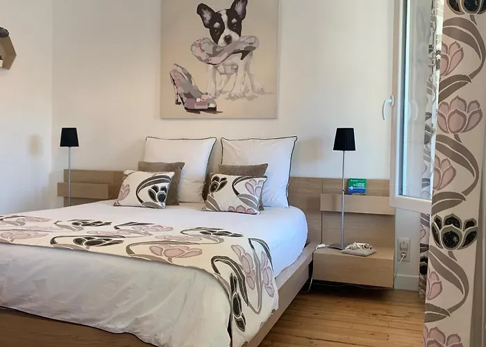 L'annexe, F2 Avec Jardin, 800 M De La *