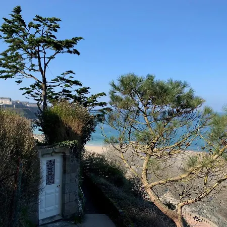 L'annexe, F2 Avec Jardin, 800 M De La *