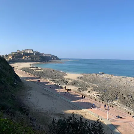 L'annexe, F2 Avec Jardin, 800 M De La *