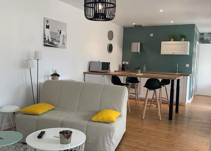 L'annexe, F2 Avec Jardin, 800 M De La